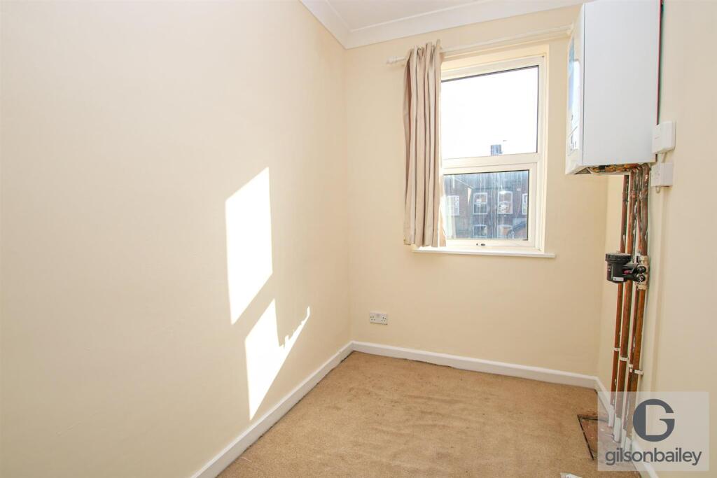 IMG_stolaves bedroom 3(002).jpg