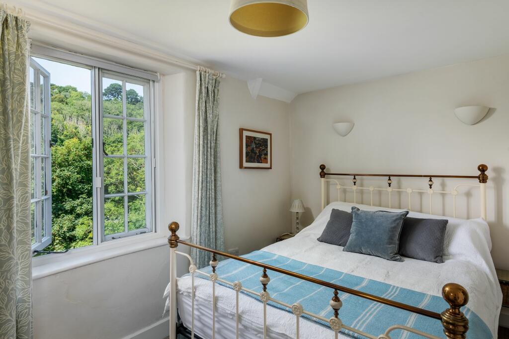 Coastguard Cottage Bedroom 1