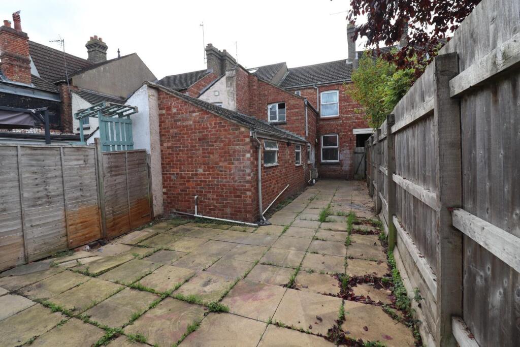 Rear Garden (Paragraph)