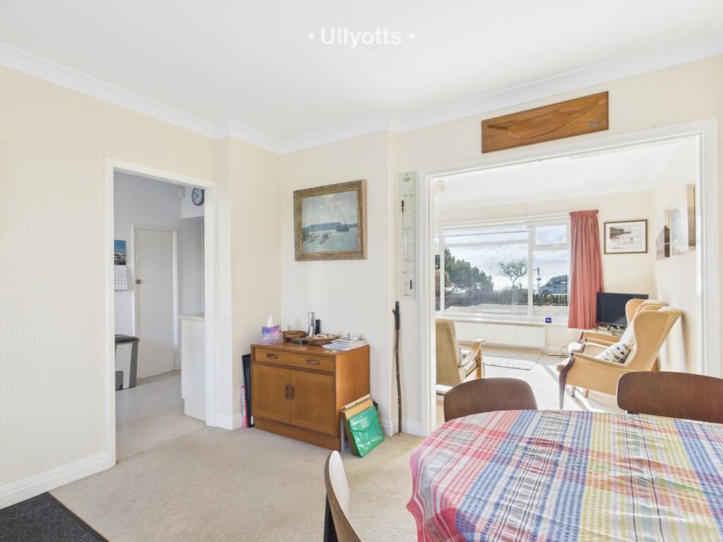 Lounge / Dining R...