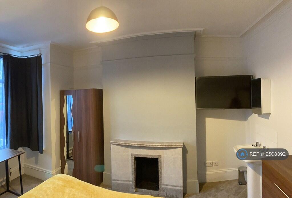 Room 1 - Available Now (£675)