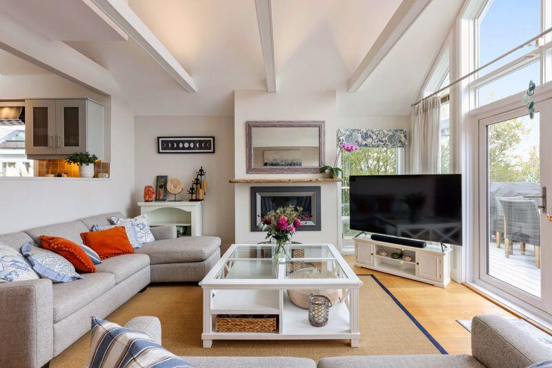 Living area - 2