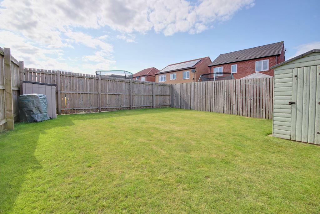 Spacious lawned garden