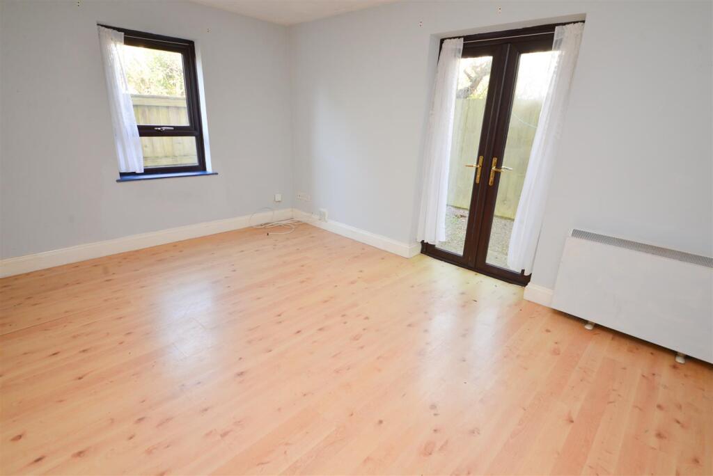 The Clicketts, Tenby