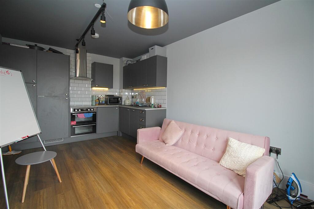Lounge / Kitchen