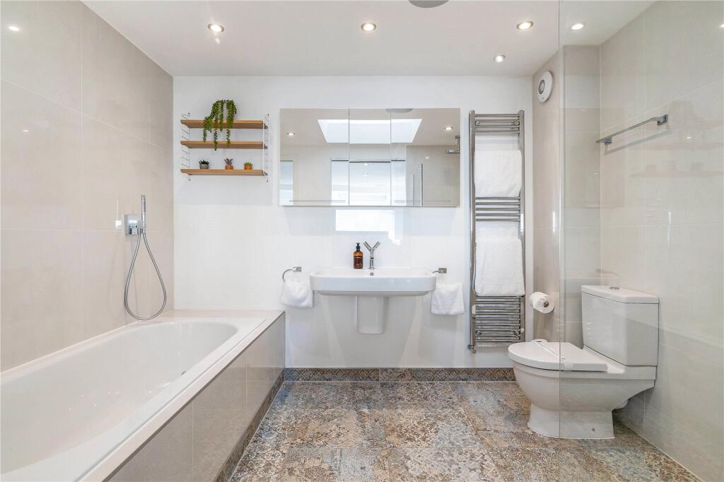 Bedroom One En Suite