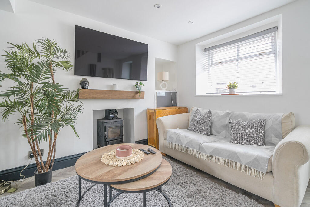 Kitchen/Living Ro...