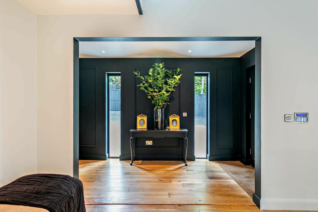 RECEPTION ENTRANCE HALL