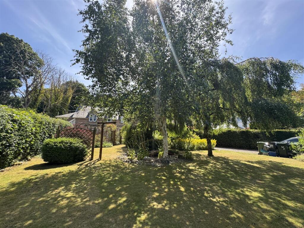 GARDEN 2.JPG