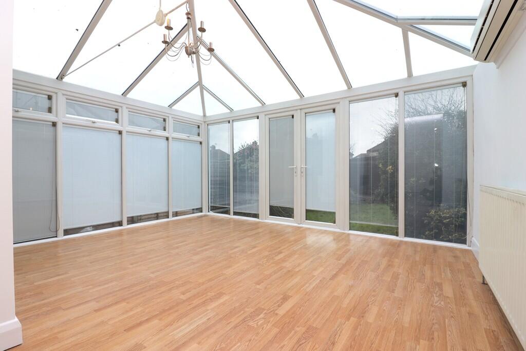 37 Kingsmead Aven...