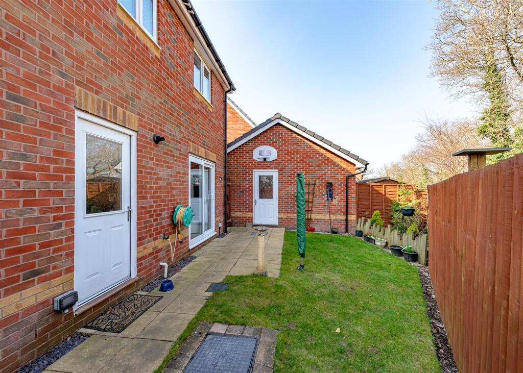 8 Oaklands-External.jpg