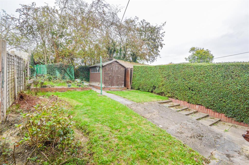 37 Churchbalk Lane garden.jpg