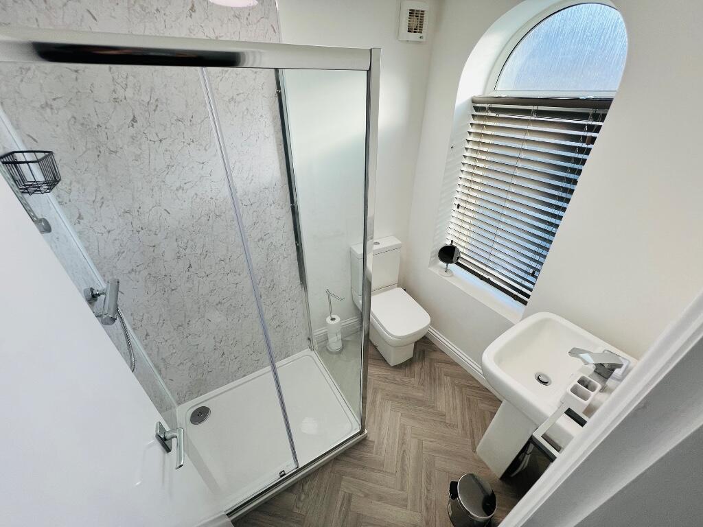 Room 3 ensuite