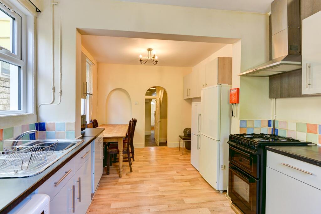 68 Whippingham Road Kitchen (3)