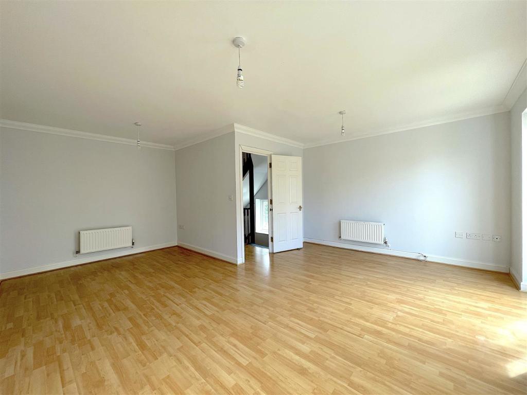 Living Room:Dining Room (3).jpeg