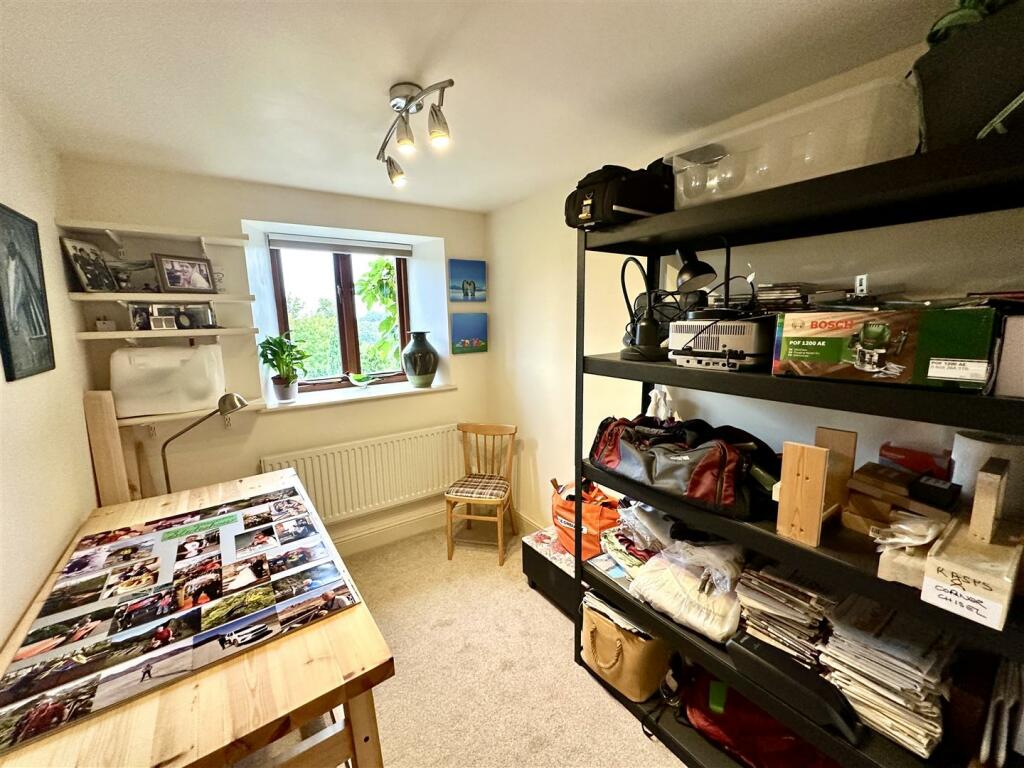 BEDROOM 5/SECONDARY STUDY