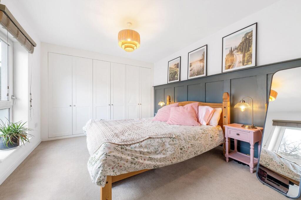 Bedroom (1).JPG
