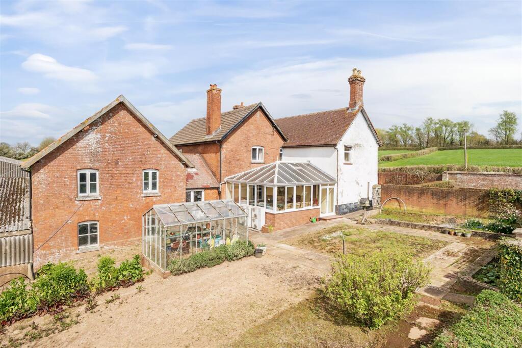 Page 4 top small right 1267102 (10).jpg