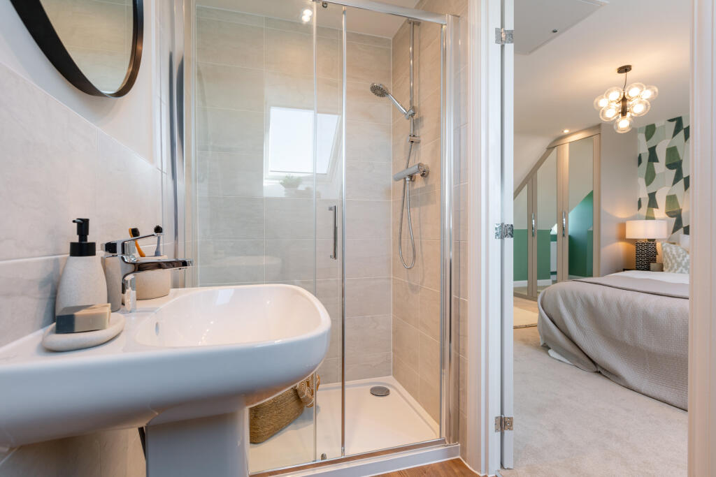 Kennett main bedroom en-suite