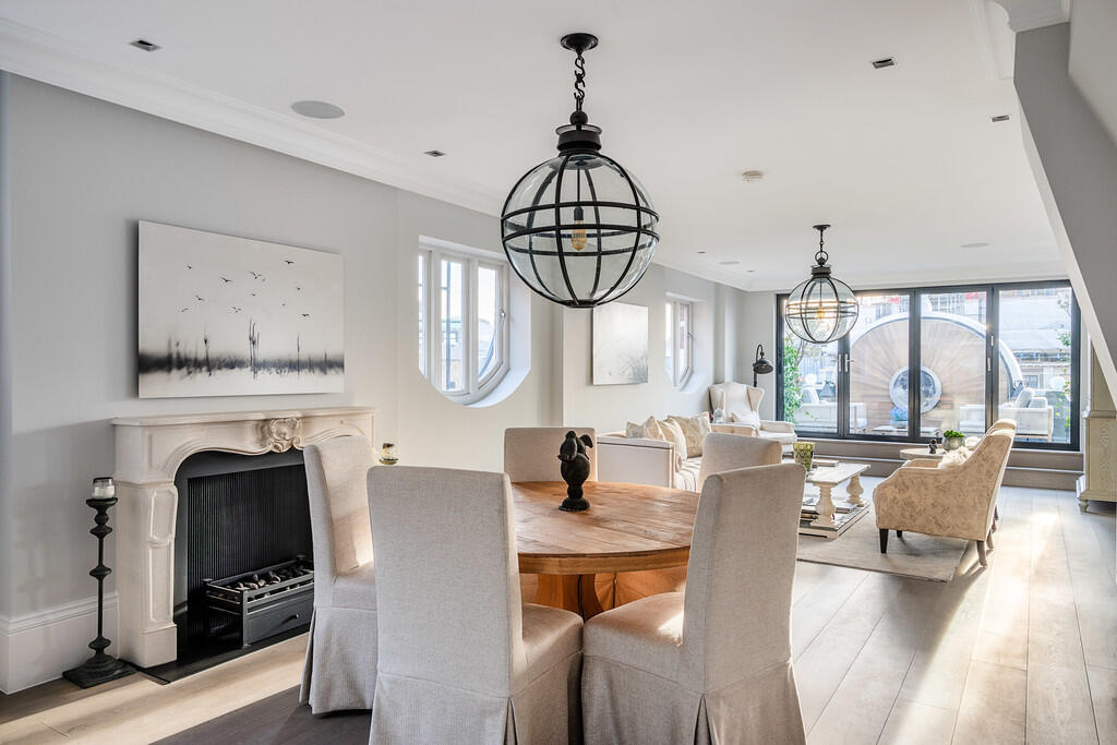 Tavistock_Street_...