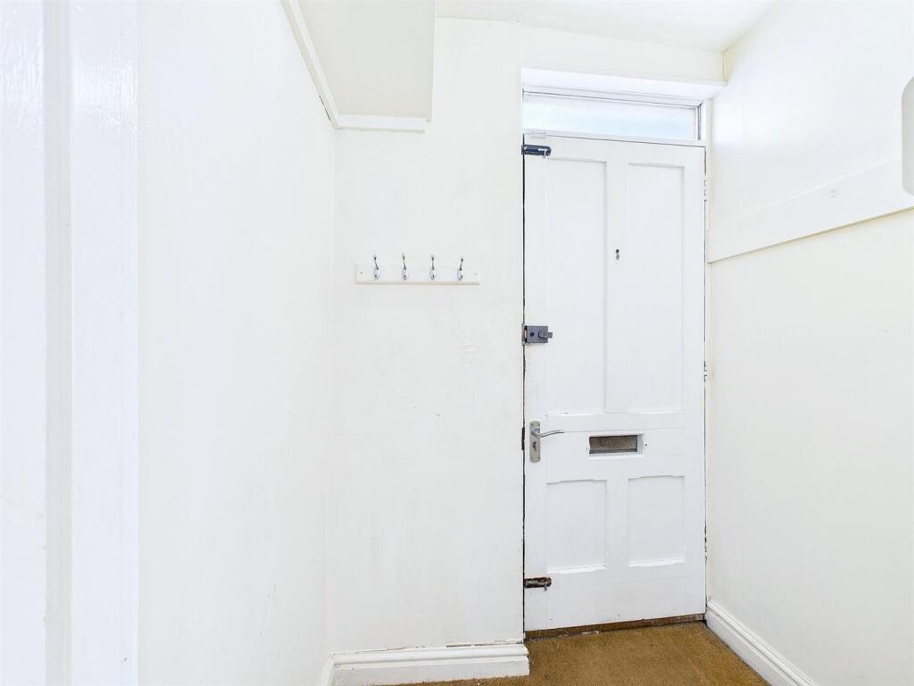 16 - 4 Bedroom End Terrace House.jpg