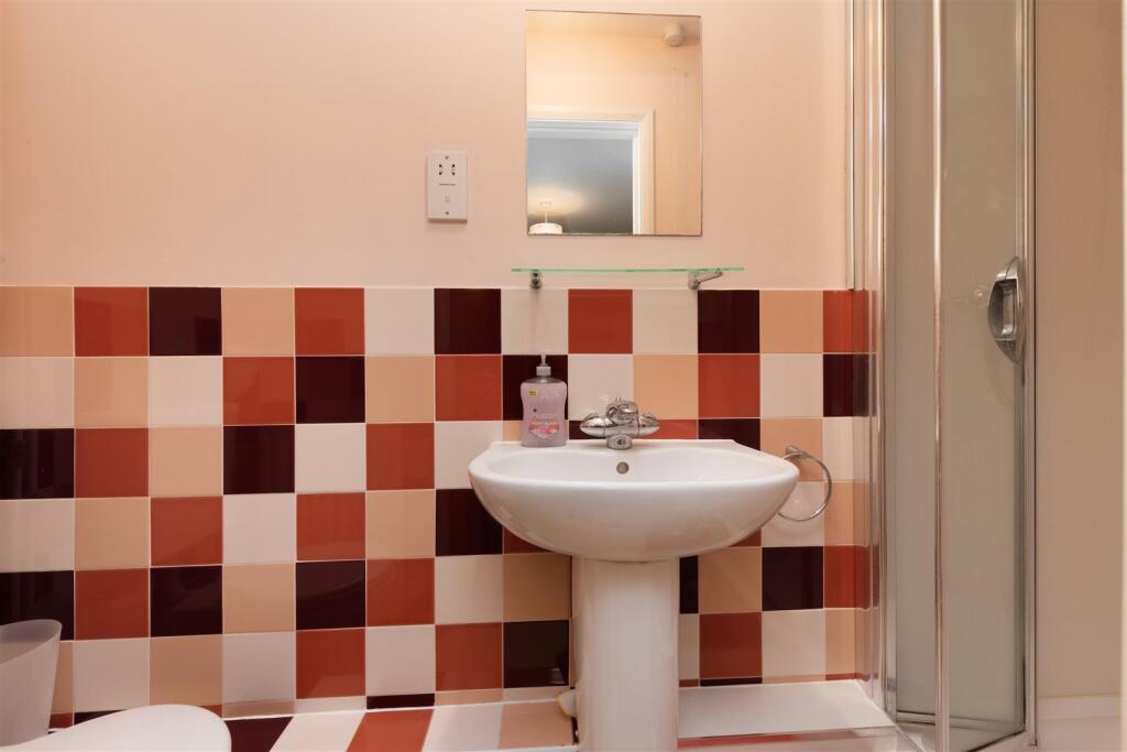 Island Wall, Whistable