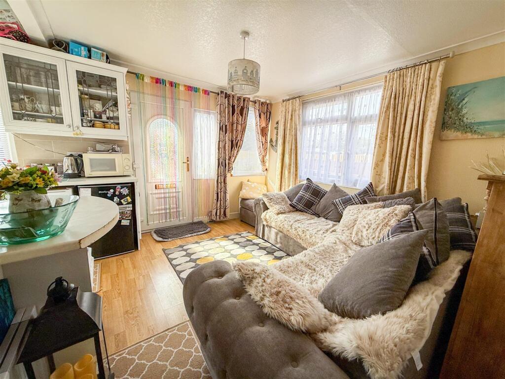 LOUNGE AREA VIEW
