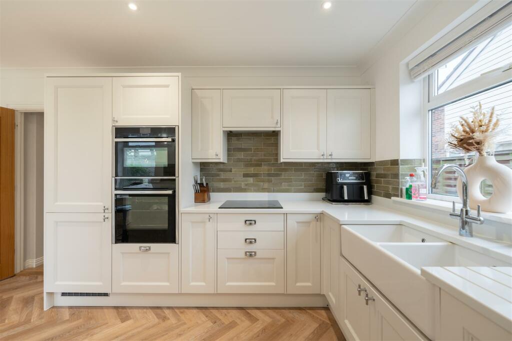 Kitchen  1.jpg