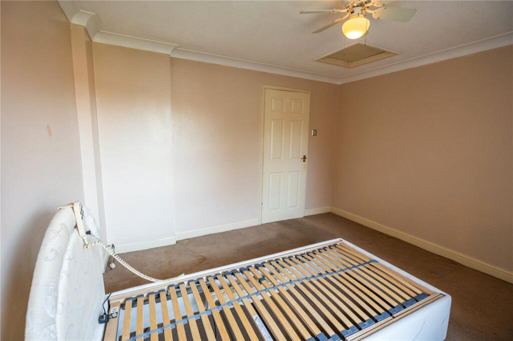 Bedroom 1 (2)