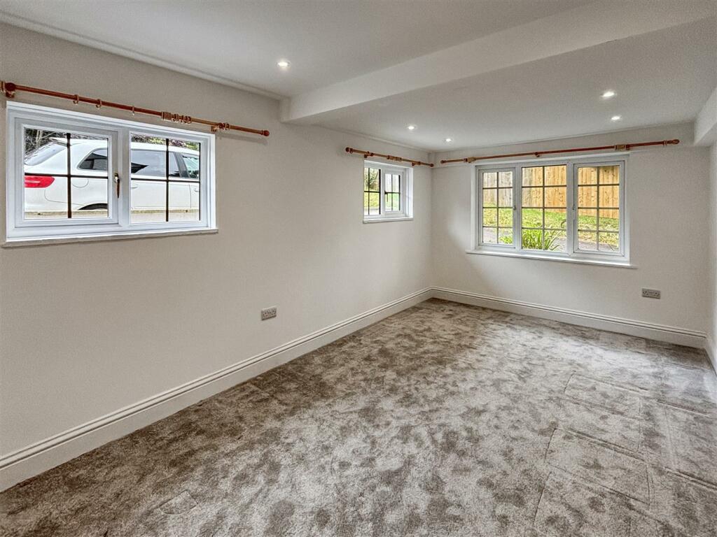 Lounge Bedroom 5_.jpg