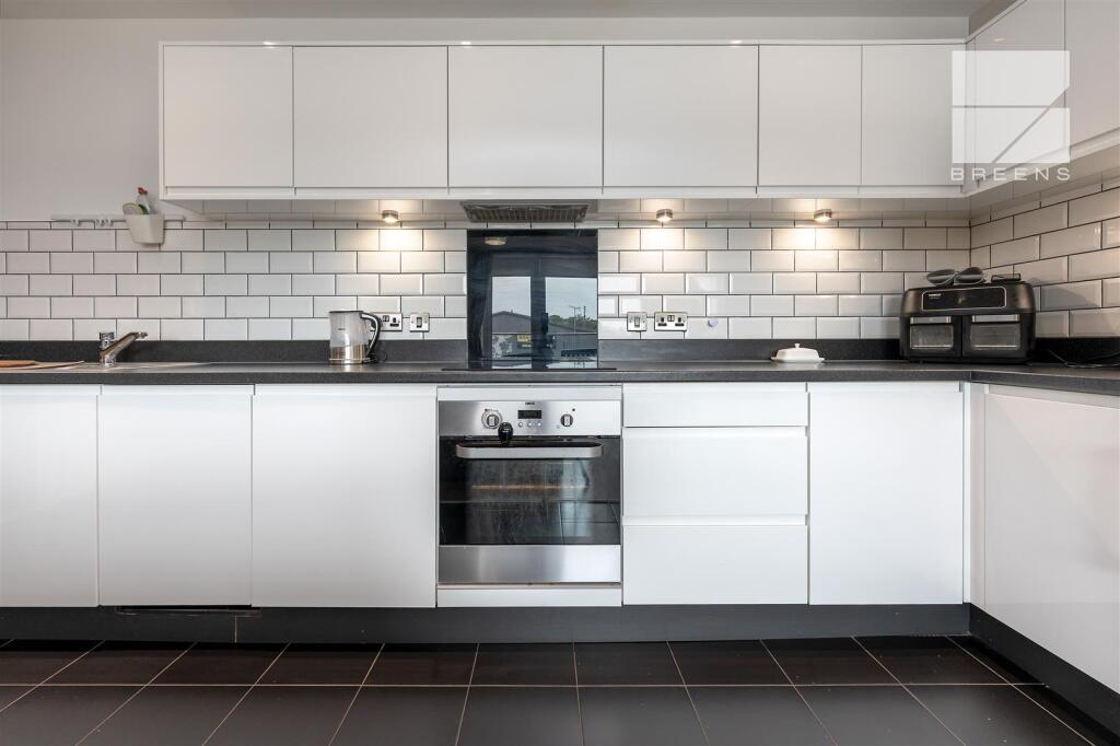 Flat 56, Furrow House_0004.jpg