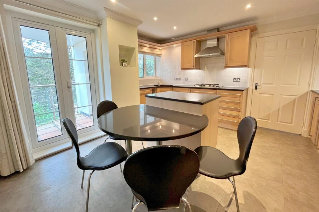 Kitchen Dining Area