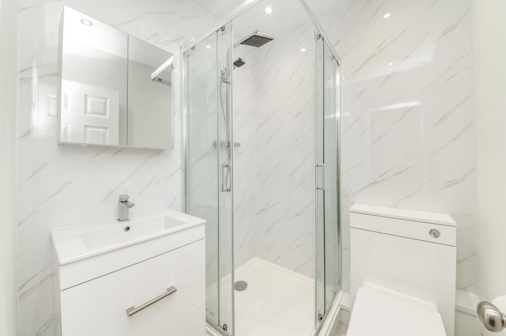 BEDROOM ONE EN-SUITE