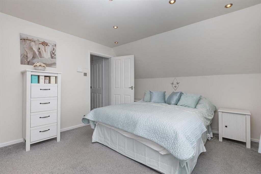 Bramleys Estate Agents - Elm Court - Kirkburton (2