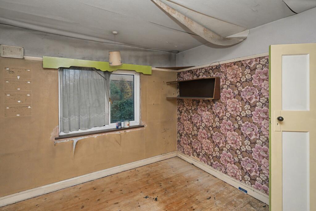 11 Meadway, Enfield, EN3 6NT