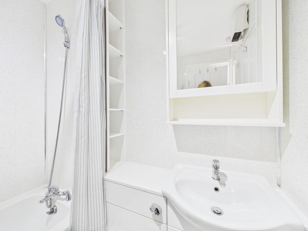 CAM05068G0-PR0050...