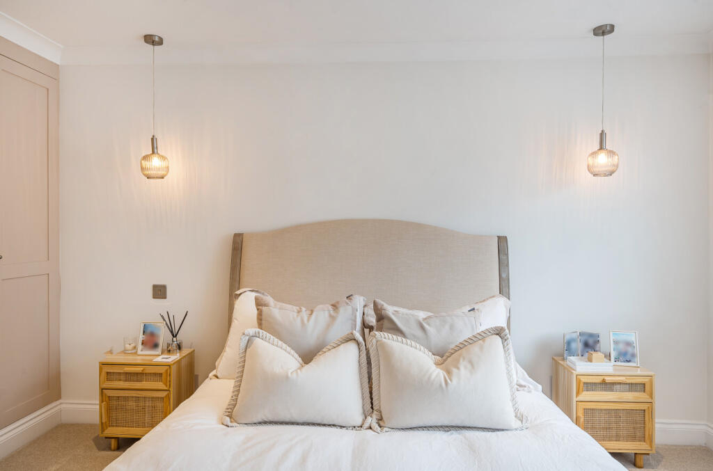 1371005-2-68f622b...