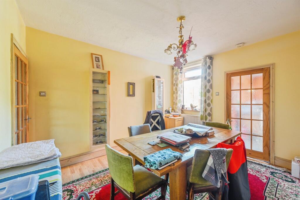 Dining Room: