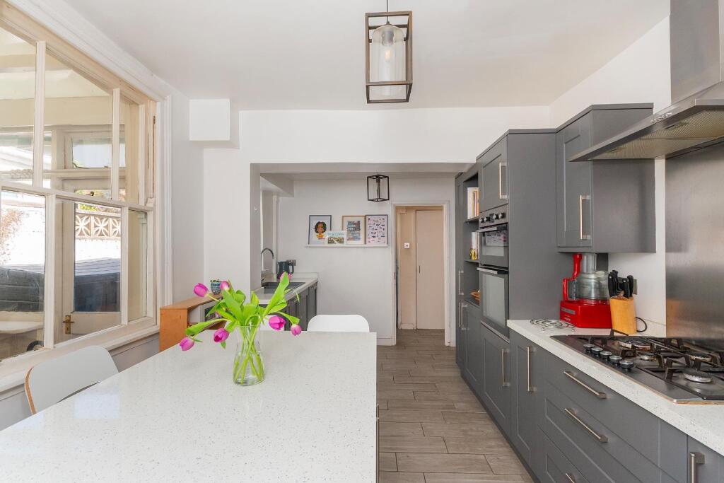 6I1RSE - Kitchen C.jpg