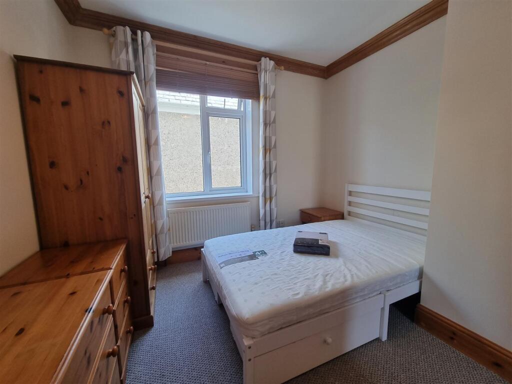 First Floor Middle Bedroom (2).jpg