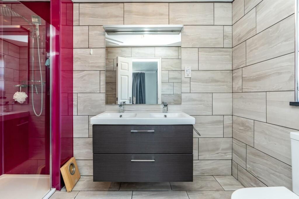 EN-SUITE :