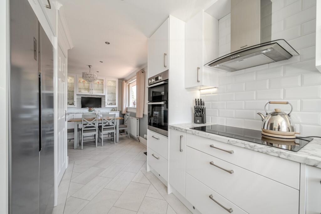 1295543-5-682c667d4097c-ARW