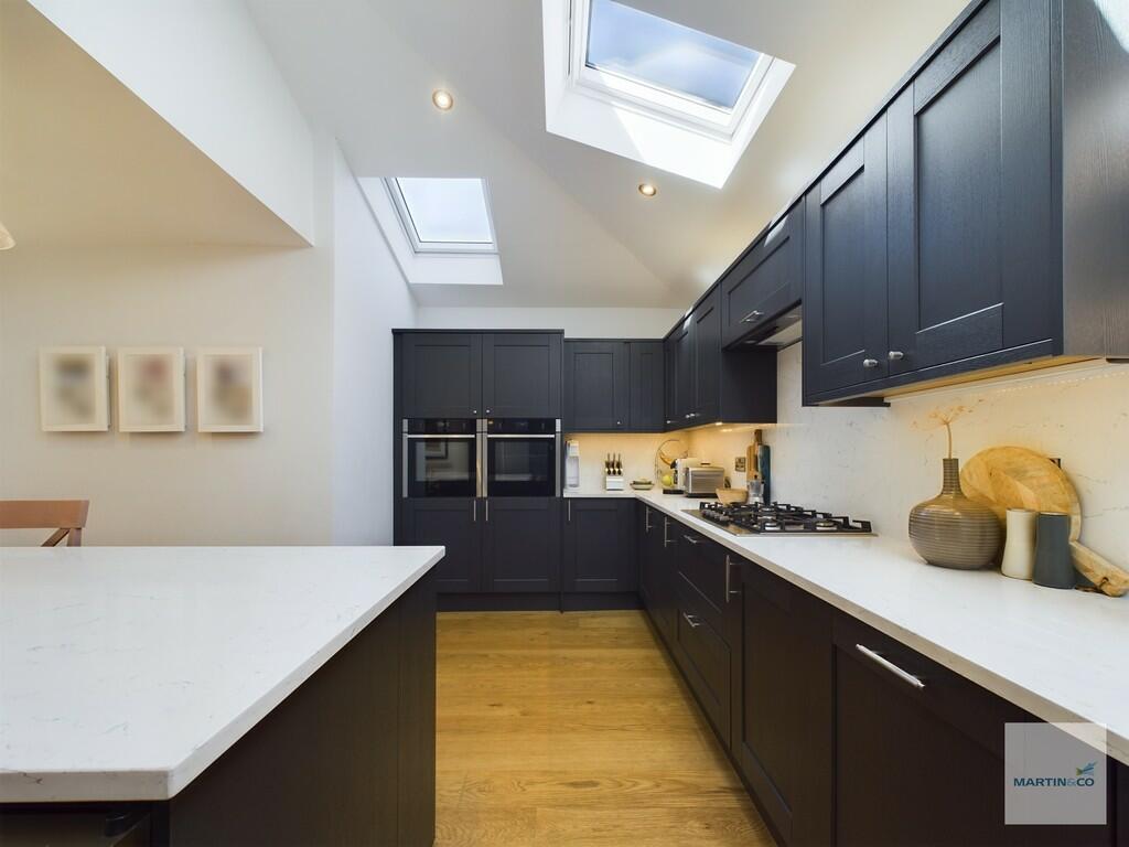 CAM03394G0-PR0174...