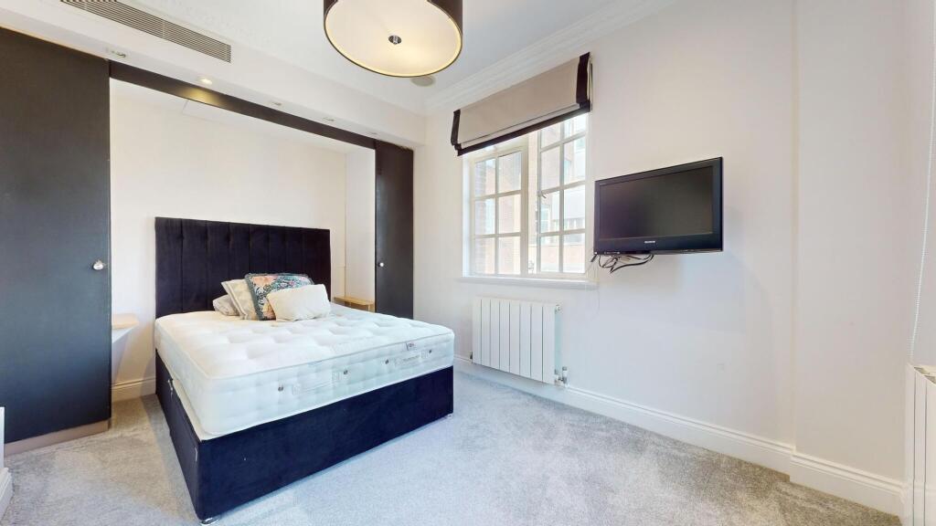 Bright and tidy double bedroom featuring a comf...
