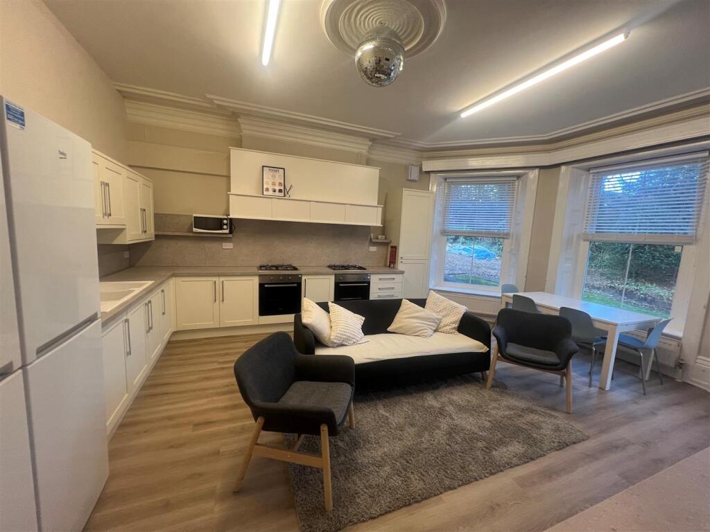 new lounge.jpg