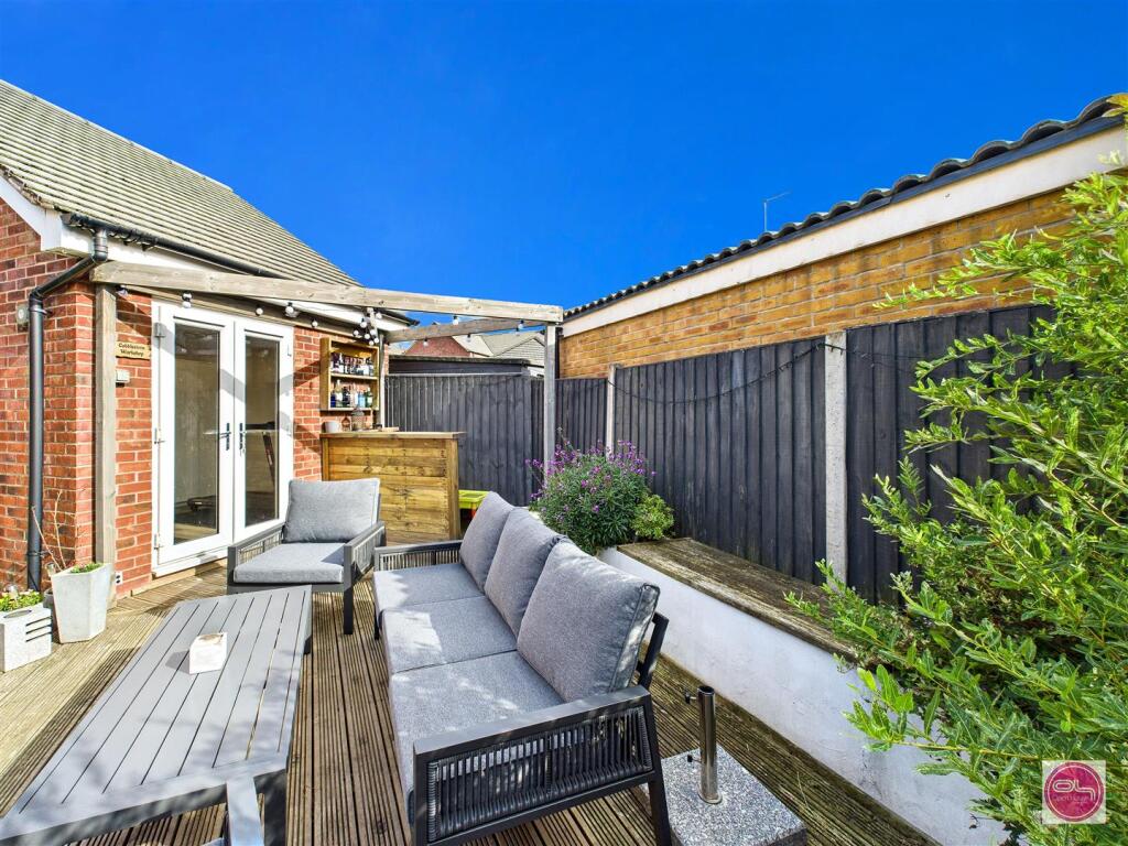 Cobblestone Drive, Newhall (37).jpg