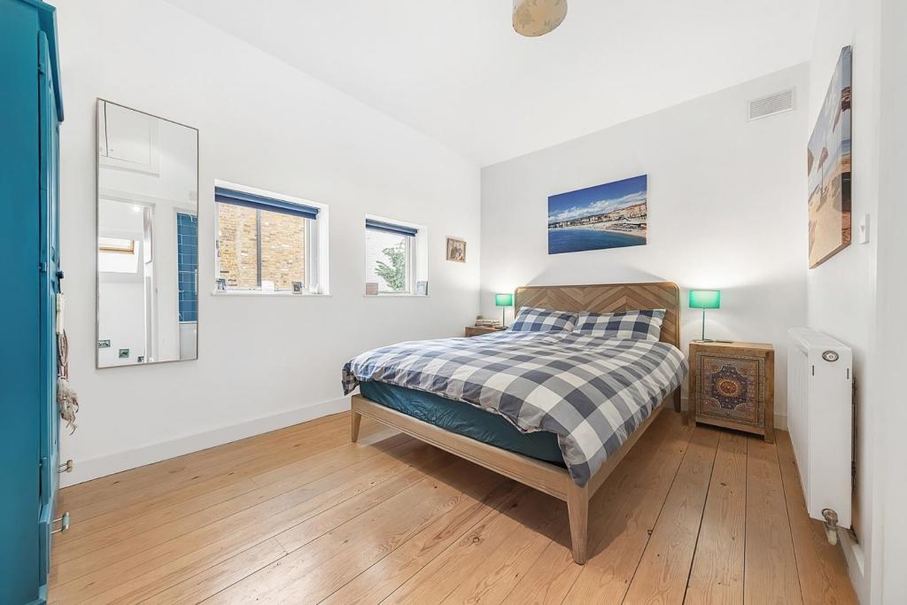 Bedroom (3).jpg