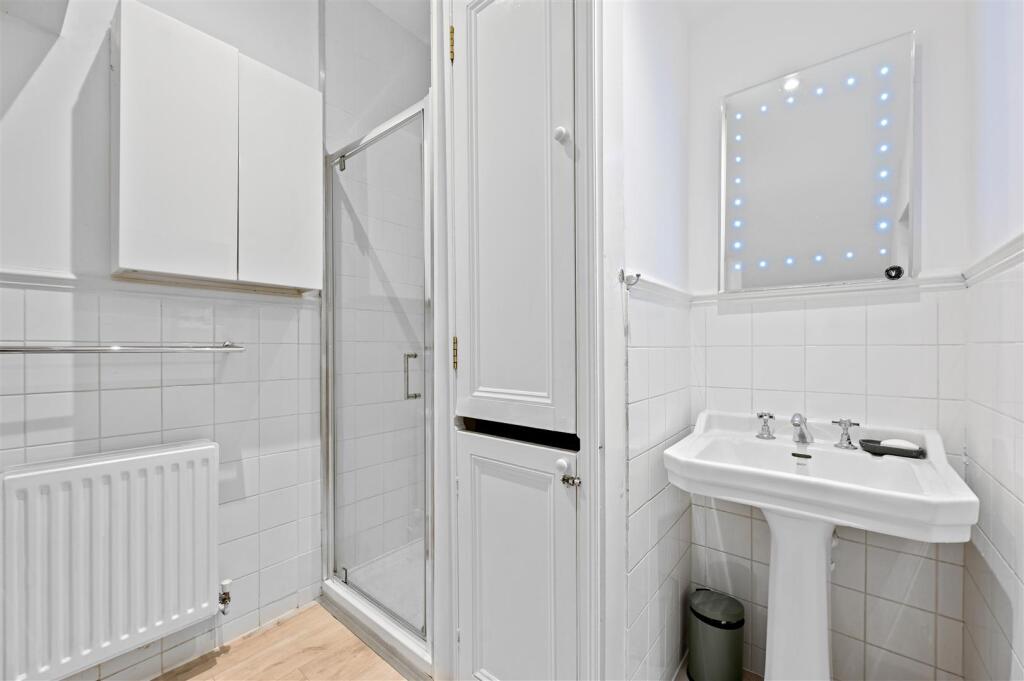 Brckenbury Gardens - Shower Room
