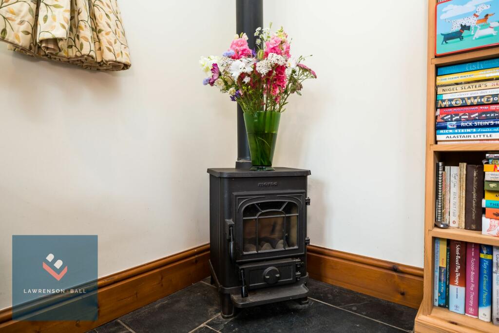 Gas log effect burner