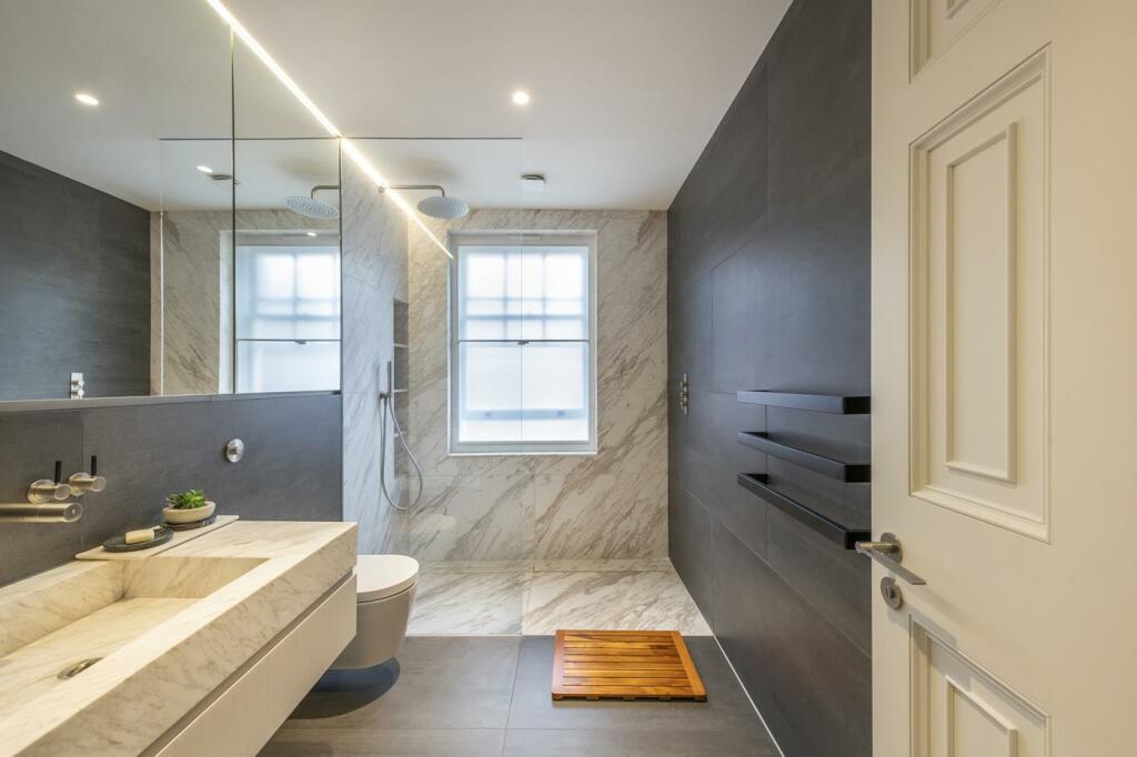 bathroom (1).jpg